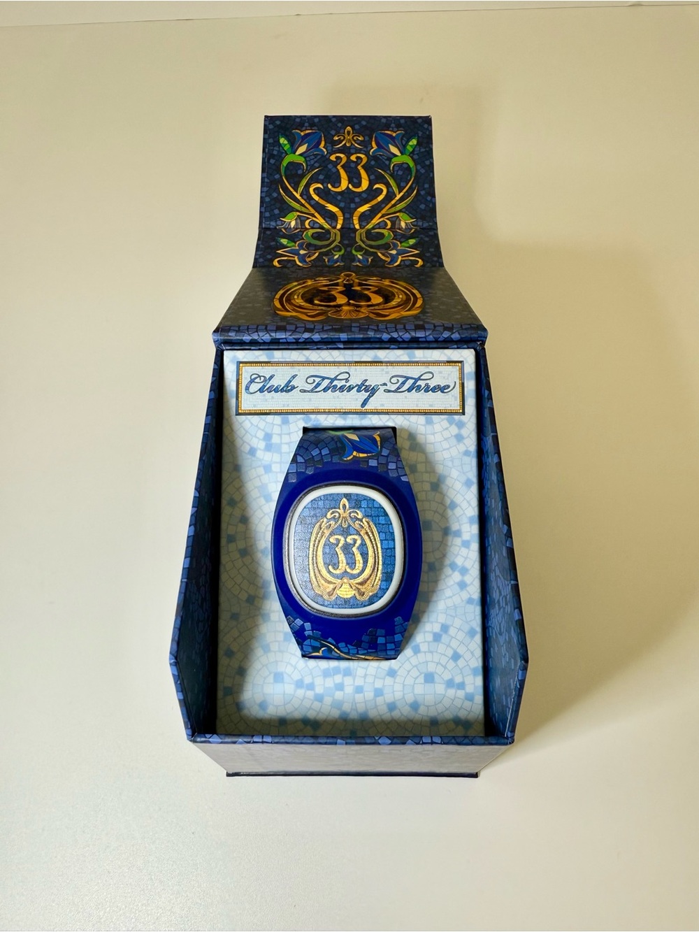 Disney Club 33 MagicBand 2026 Limited Edition - Picture 2 of 8
